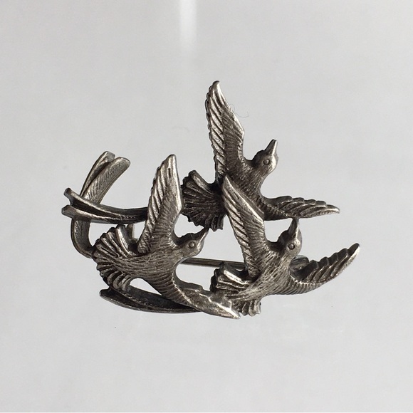 Pewter Flying Swallows Birds Brooch Lapel Pin 1” - Picture 5 of 6